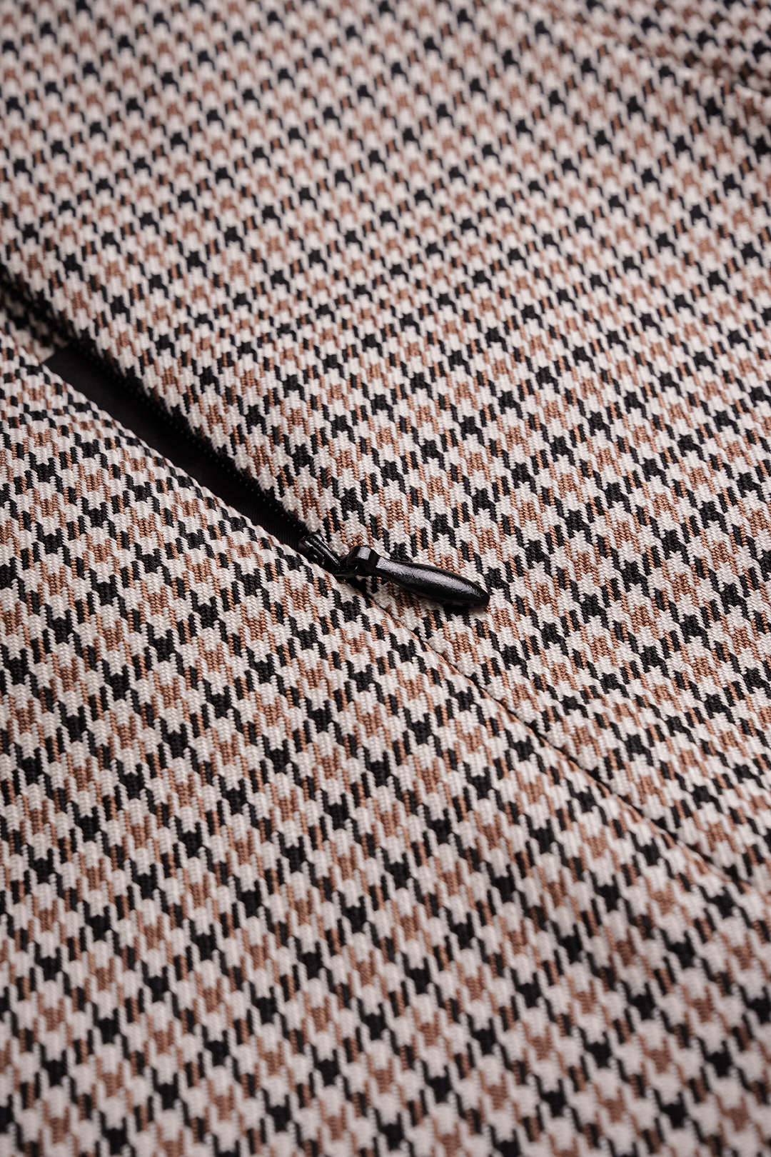 DressNovel Plaid Print Asymmetrical Pleated Mini Skirt