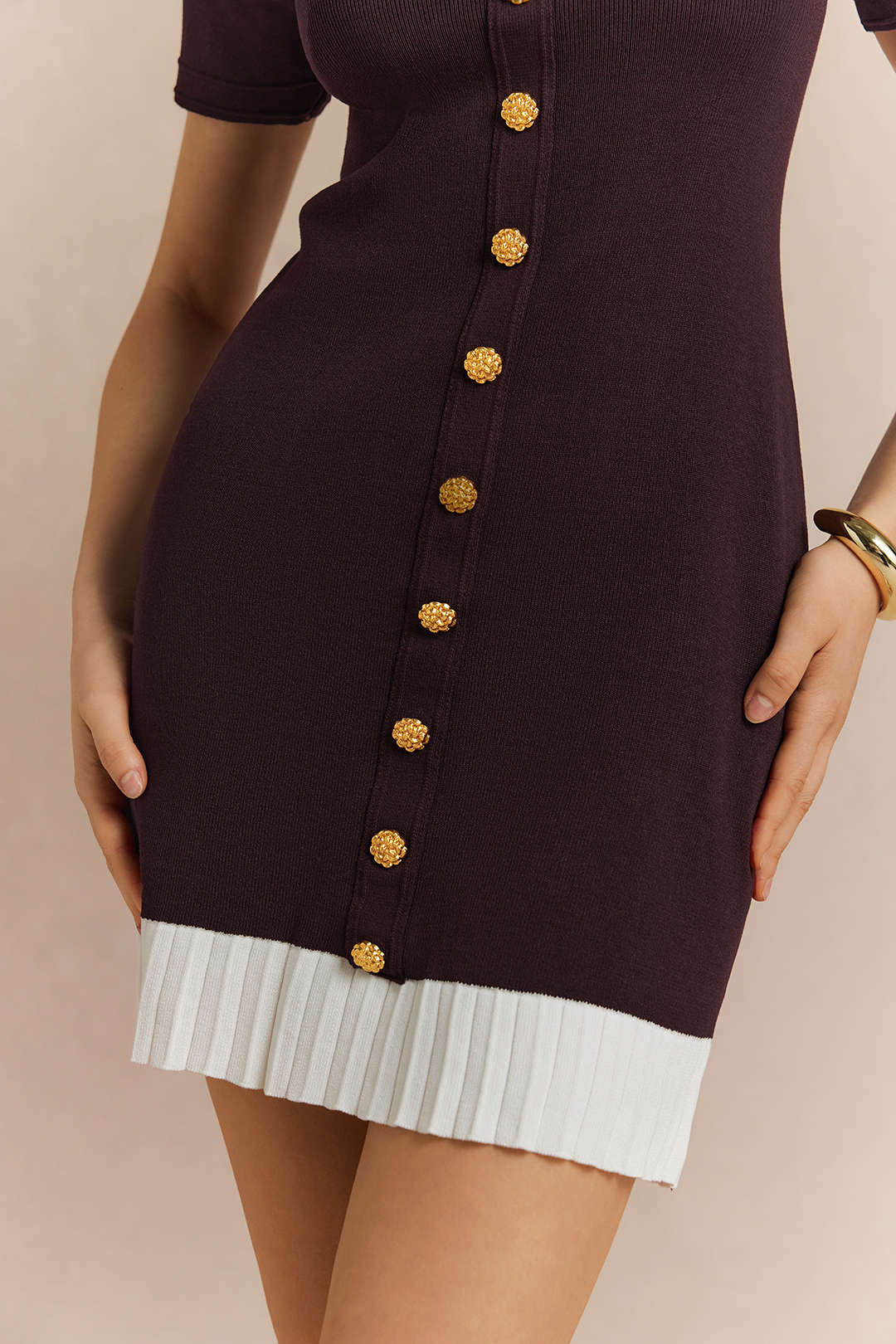 GownNovel Contrast Round Neck Metallic Button Short Sleeve Mini Dress